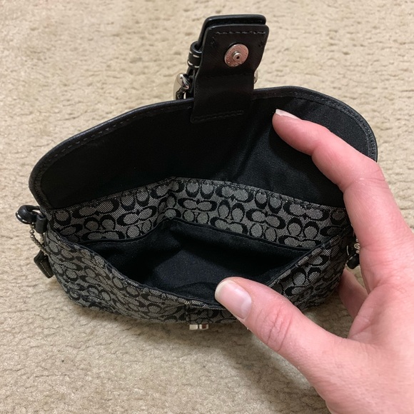 Small Coach wristlet - Picture 4 of 4